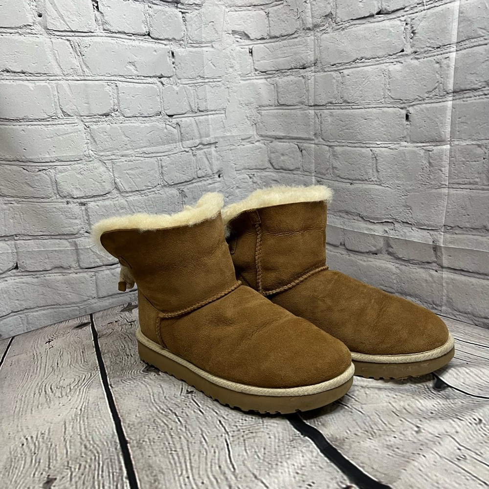 UGG- women’s 7.5- beautiful and like brand new